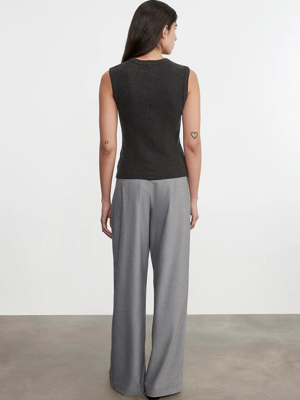 Cashmere New Classic Sleeveless Crew